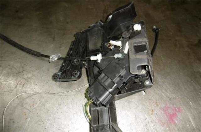 Foto 3ª: Cerradura Puerta Trasera Derecha Ford Focus 1.6 [HWDA]