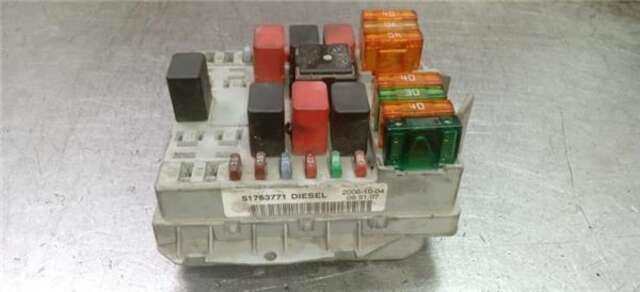 Foto 2ª: Caja Reles Fusibles Fiat Doblo 1.3 D II MULTIJET [199 A3.000]