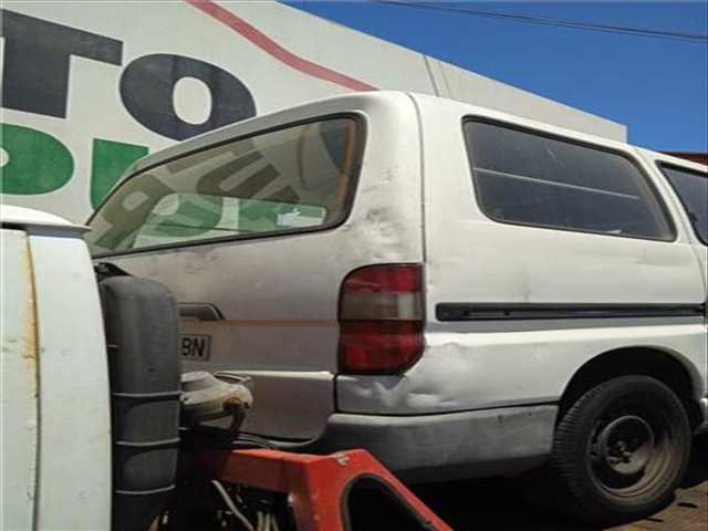 Foto 2ª: Deposito Limpiaparabrisas Toyota Hiace 2.4 HIACE COMBI 3 PLAZAS D [2.4 LTR. 58KW DIESEL]