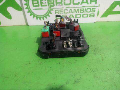 Foto 2ª: Caja Reles Fusibles Citroen C3 1.4 HDI SX 68CV [8HXDV4TD] (1995)