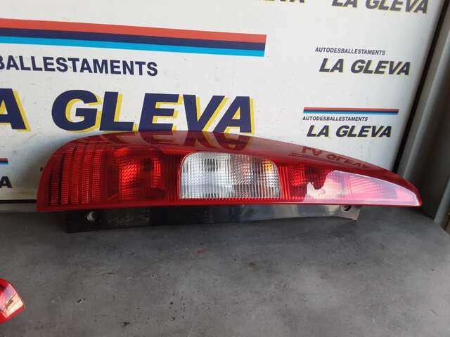 Piloto Trasero Izquierdo Mitsubishi Colt 1.5 DIESEL
