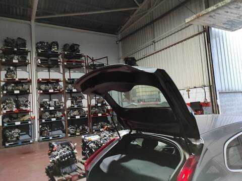 Portón Volvo V40 D4204T9