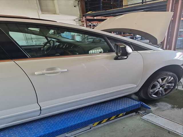 Puerta Delantera Derecha Peugeot 5008 1.6 HDI 114CV 84KW