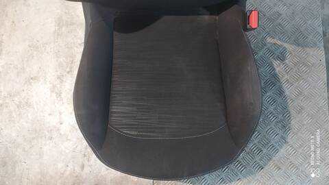Foto 4ª: Asiento Delantero Derecho Peugeot 208 ACCESS 68CV 50KW [8HR01] (2013)
