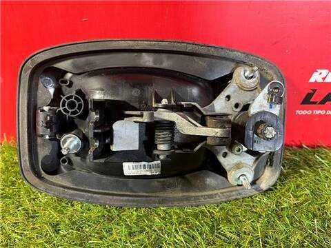 Foto 2ª: Maneta Exterior Trasera Derecha Iveco Daily FG 33 S V BATALLA 3520 DIESEL SCR 136CV 100KW FURGON [F1AGL411J*C] (2018)