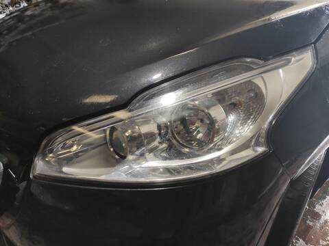 Faro Izquierdo Peugeot 208 8F01