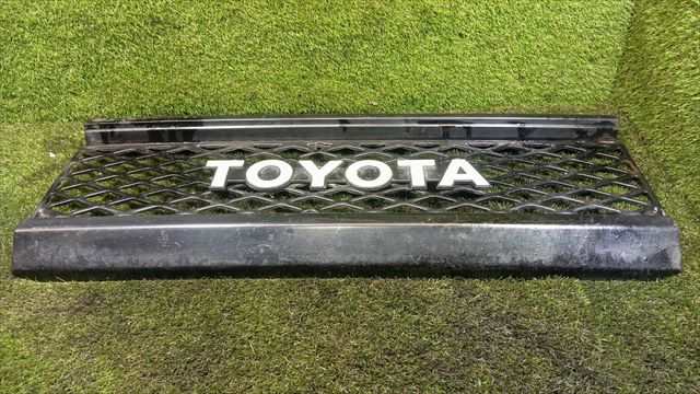 Foto 2ª: Rejilla Delantera Toyota Land Cruiser 2.5 D LJ70 [2LT] (1994)