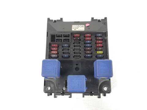 Foto 3ª: Caja Reles Fusibles Nissan Patrol 3.0 16V TD 158CV 129CV [ZD30DDTI] (1997)