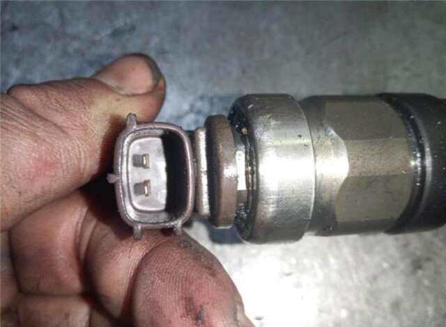 Foto 3ª: Inyectores Toyota Land Cruiser 3.0 D-4D (KDJ120) [1KD-FTV]