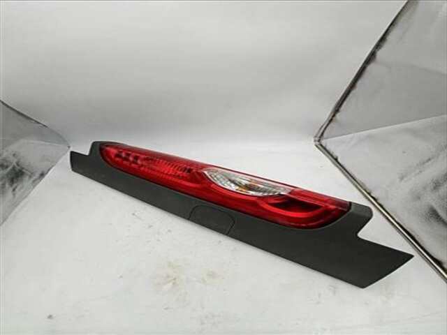 Foto 3ª: Piloto Trasero Izquierdo Nissan Primastar 2.5 AVANTOUR L1H1 2.8T (7 ASIENTOS) [2.5 LTR. - 107 KW DCI DIESEL CAT]