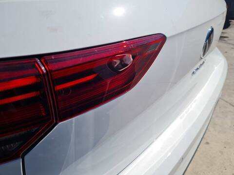 Foto 3ª: Piloto Portón Izquierdo Volkswagen Golf LIFE 115CV 85KW [DTR] (2022)