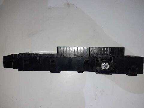 Foto 3ª: Caja Reles Fusibles Mercedes Clase V 200 136CV 100KW (2014)