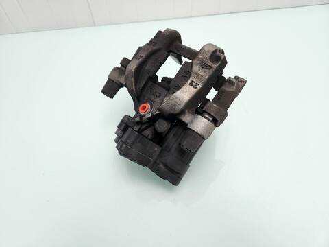 Foto 4ª: Pedal Embrague Volkswagen Tiguan R LINE 150CV [DTSB] (2023)