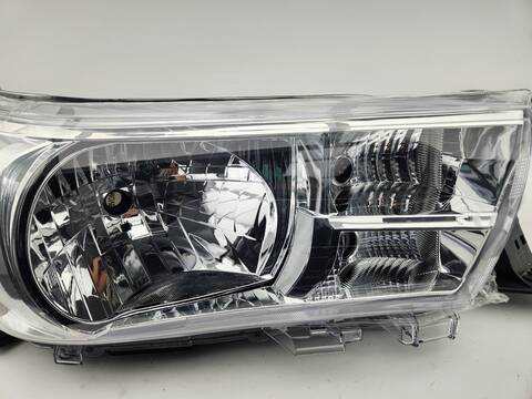 Foto 3ª: Faro Derecho Toyota Hilux DOUBLE CAB GX 4X4 149CV 110KW (2016)