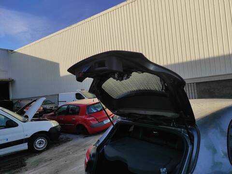 Portón Mercedes Clase A 140 270910