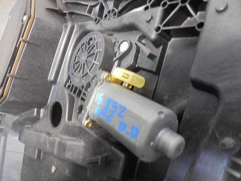 Foto 3ª: Elevalunas Eléctrico Delantero Derecho Ford Fiesta 1.4 16V CAT 80CV 59KW [FXJB] (2003)