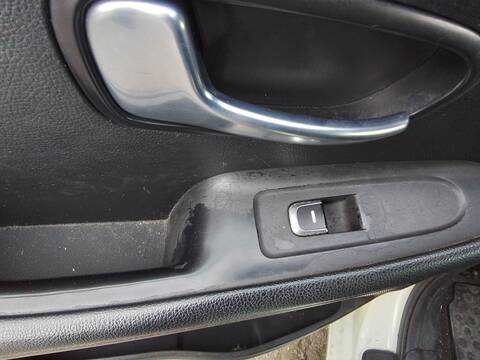 Foto 3ª: Botonera Elevalunas Kia Carens BASIC 116CV 85KW [D4FD] (2017)
