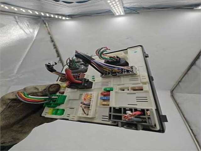 Foto 2ª: Caja Reles Fusibles Renault Megane 1.2 DYNAMIQUE [1.2 LTR. - 85 KW 16V TCE] III BERLINA 5P (2008-_)