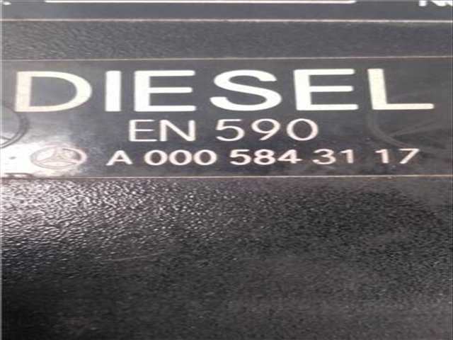 Foto 2ª: Tapa Exterior Combustible Mercedes Clase E 180 3.0 E 320 CDI 211.022) [3 0 LTR. - 165 KW CDI CAT] BERLINA 224CV