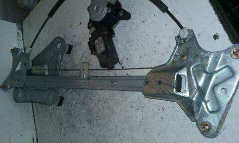 Foto 3ª: Elevalunas Eléctrico Delantero Izquierdo Hyundai Coupe 1.6 16V CAT COUPE 105CV 77KW [G4ED] (2004)