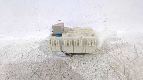 Foto 3ª: Caja Reles Fusibles Toyota Auris 1.6 ZRE151_) 124CV [1ZR-FE] (2006)