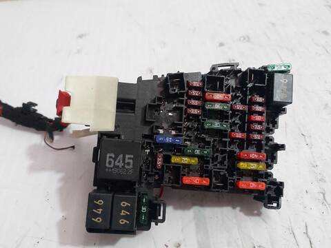 Foto 2ª: Caja Reles Fusibles Volkswagen Golf COMFORTLINE BLUEMOTION AUT. 150CV (2013)