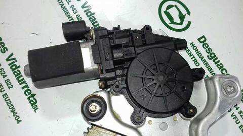 Foto 3ª: Elevalunas Eléctrico Delantero Derecho Alfa Romeo 166 2.4 JTD CAT 175CV 129KW [841G000] (2004)
