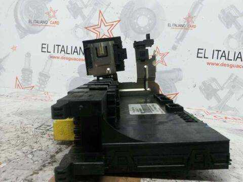 Caja Reles Fusibles Mercedes Clase C 160 270 CDI 203.016) BERLINA 170CV 125KW