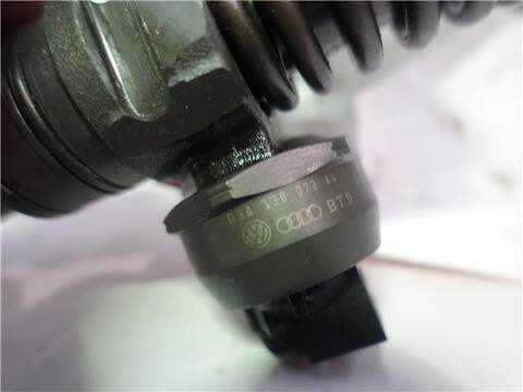 Foto 2ª: Inyectores Volkswagen Golf 1.9 TDI 105CV 77KW [BKC] (2005)