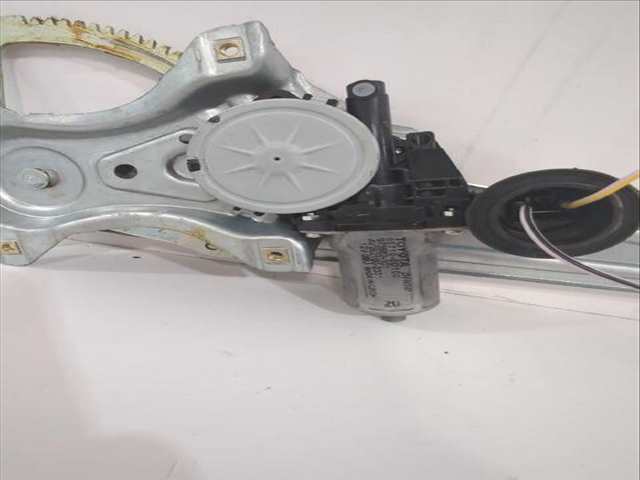 Foto 2ª: Elevalunas Manual Trasero Izquierdo Toyota Yaris ACTIVE 112CV [2NRFKE] (2017)