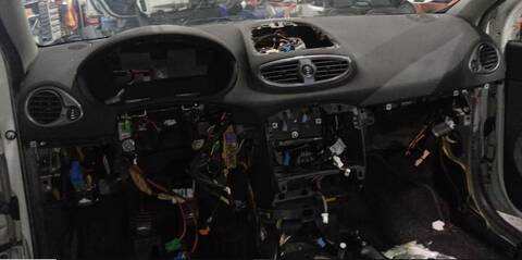 Foto 2ª: Salpicadero Renault Clio EXCEPTION GRANDTOUR 86CV 63KW [K9K766] (2010)