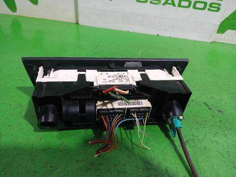 Foto 3ª: Mando Calefacción A. A. Seat Ibiza EMOCION 60CV [CGPB] (2008)