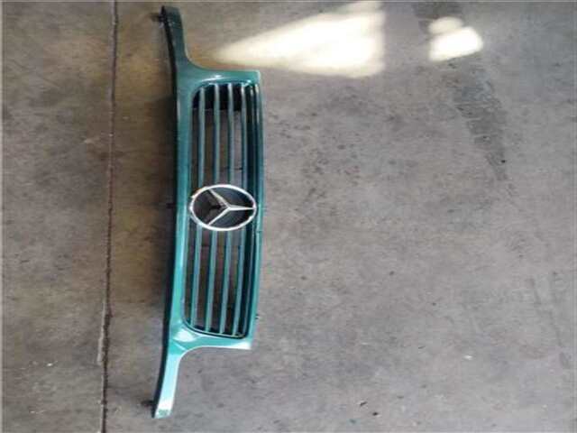 Rejilla Delantera Mercedes Vito 2.2 112 CDI (638.094) [2.2 LTR. - 90 KW 16V CDI TURBODIESEL CAT]