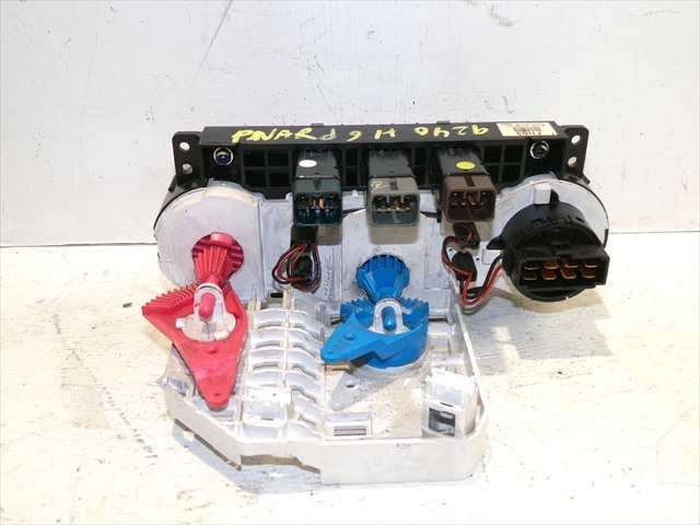 Foto 2ª: Mando Calefacción A. A. Hyundai i10 1.2 G 2011-2013 [G4LA] (2011)