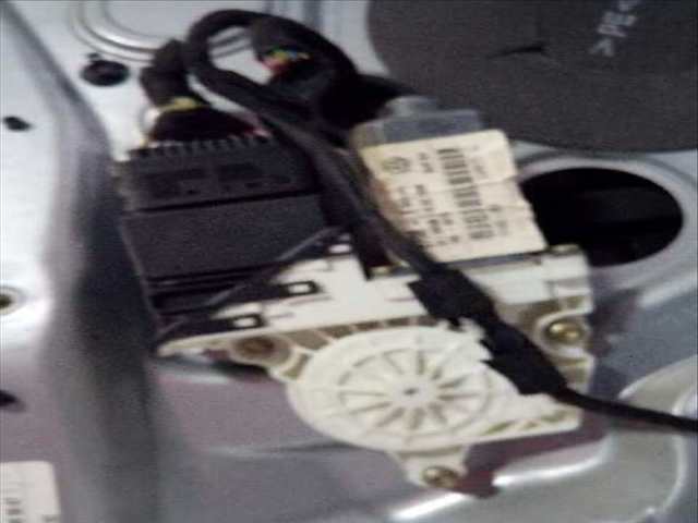 Foto 3ª: Elevalunas Manual Trasero Izquierdo Volkswagen Golf BASICO BERLINA 68CV 50KW [AGP] (1999)