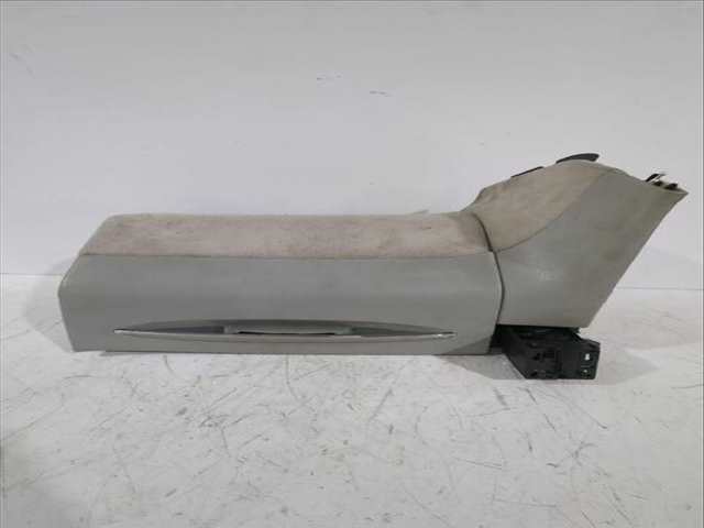 Guantera Mercedes Clase C 160 CLK 240 209.361) 170CV