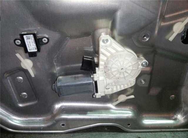 Foto 2ª: Elevalunas Eléctrico Delantero Izquierdo Mercedes Clase S 220 5.5 S 500 (221.071) [5.5 LTR. - 285 KW V8 CAT] [273968]