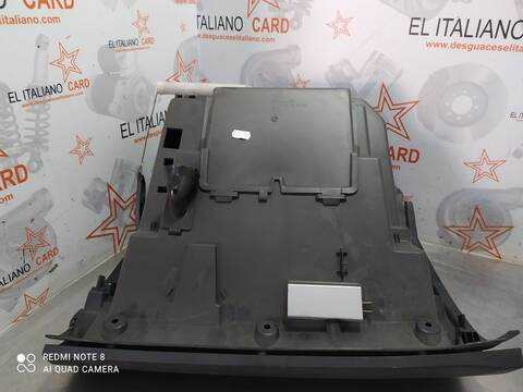 Foto 3ª: Guantera Volvo V40 R-DESIGN MOMENTUM 150CV 110KW [D5204T6] (2013)