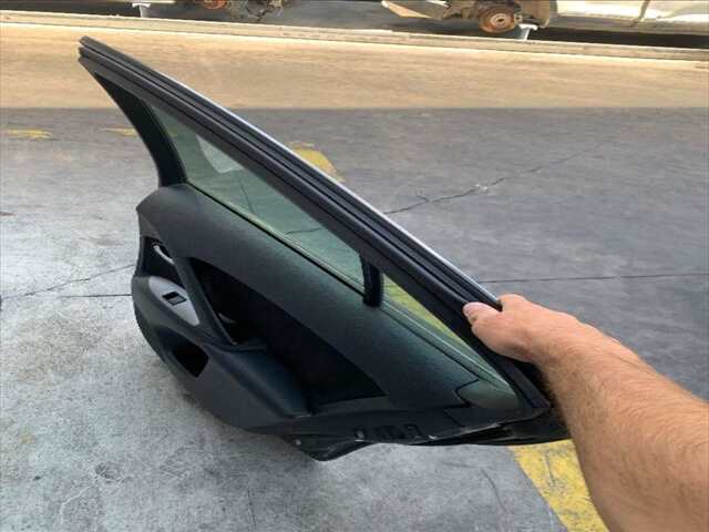 Foto 2ª: Puerta Trasera Derecha Toyota Avensis 2.0 D4D124-126CV 0CV [1AD] (2009)