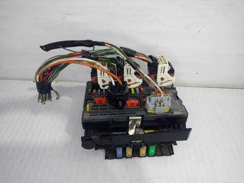 Foto 2ª: Caja Reles Fusibles Peugeot 3008 STYLE 114CV (2009)