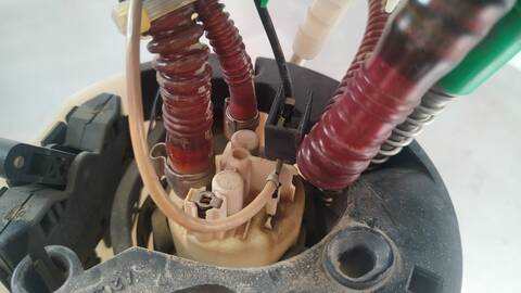 Foto 3ª: Bomba Combustible Audi A4 3.2 FSI BERLINA 255CV 188KW [AUK] (2006)