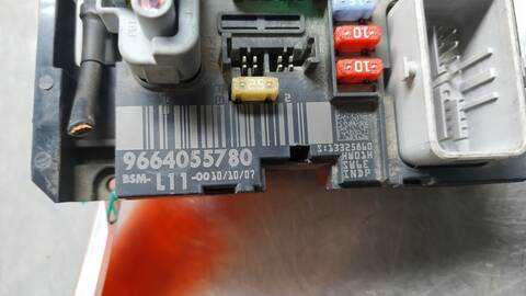 Foto 4ª: Caja Reles Fusibles Peugeot 207 CONFORT 90CV 66KW [9HX] (2008)