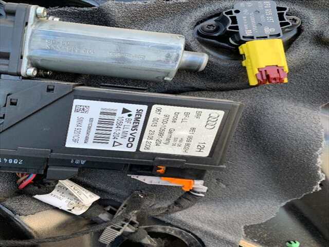 Foto 3ª: Puerta Delantera Derecha Audi A4 2.000 TDI140CV/103KW AVANT BERLINA [BPW] (2006)