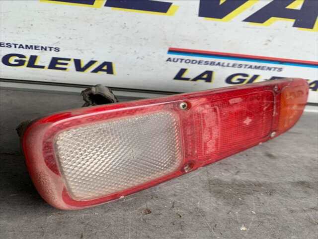 Foto 3ª: Piloto Trasero Derecho Nissan Terrano 2.7 TD (1995)