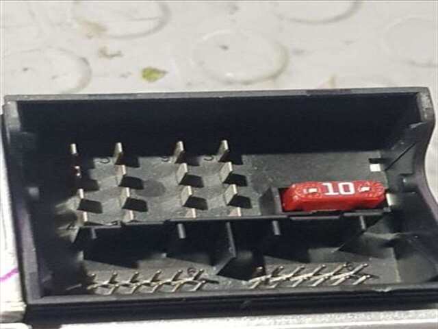 Foto 3ª: Sistema Audio Radio CD Bmw Serie 1 114 2.0 118D [2.0 LTR. - 90 KW 16V DIESEL CAT] [M47N 204 D4]