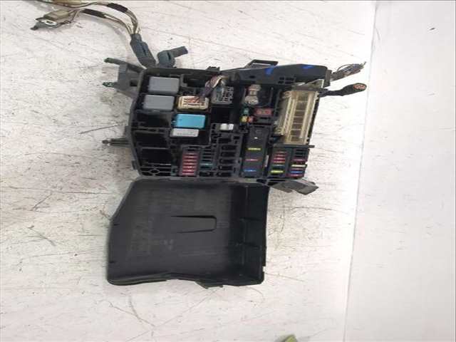 Caja Reles Fusibles Toyota Auris 1.6 ZRE151_) 124CV