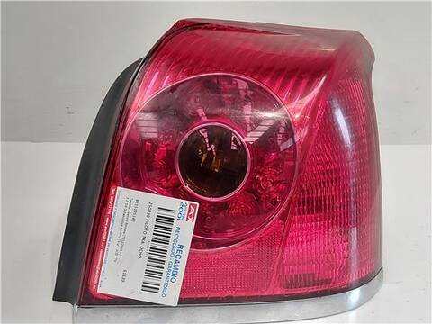 Piloto Trasero Derecho Toyota Avensis 2.0 D4-D EXECUTIVE BERLINA 5-PTAS.) 116CV 85KW