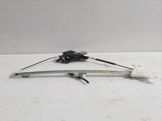 Elevalunas Manual Trasero Izquierdo Toyota Yaris 1.5 HYBRID MXPH11) 92CV