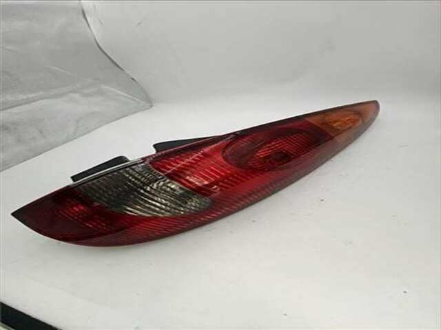 Foto 3ª: Piloto Trasero Derecho Nissan Almera 2.2 LINE UP [2.2 LTR. - 82 KW DCI DIESEL CAT] [YD22]