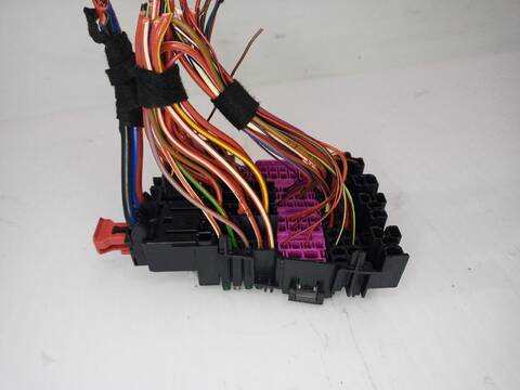 Foto 2ª: Caja Reles Fusibles Seat Arona XPERIENCE PLUS 110CV [DLAA] (2017)